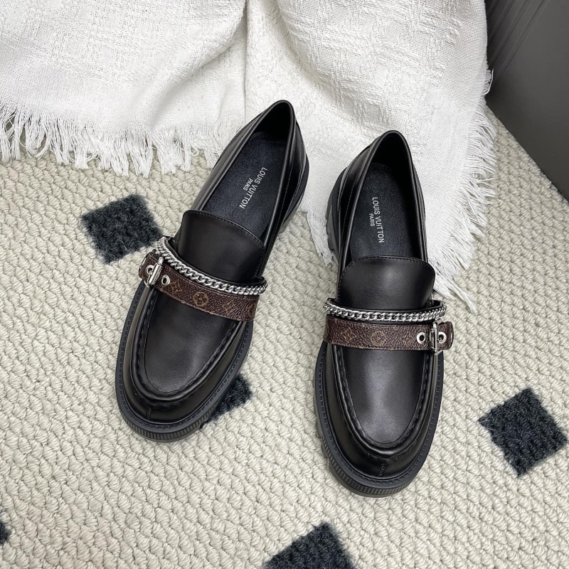 l0vis Vvtt0n loafers